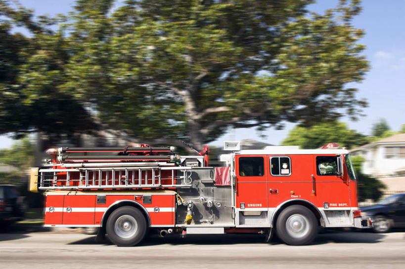 无人,攀登,横图,室外,白天,正面,安全,植物,城市,汽车,救火车,金属制品,美国,一辆,阴影,光线,金属,梯子,影子,阶梯,云,云朵,云彩,车,树,树木,红色,蓝色,绿色,白云,蓝天,天空,阳光,自然,交通工具,天,爬,生长,晴朗,成长,上升,消防,北美,北美洲,加利福尼亚,载具,美洲,灭火,加州,洛杉矶,加利福尼亚州,金州,黄金州,北亚美利加洲,亚美利加洲,登高,天使之城,晴空,消防车,攀爬,彩图,灭火车