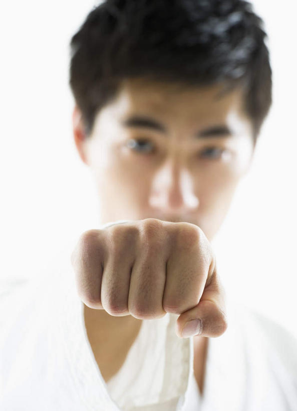 东方人,手,拳,头发,一个人,站,竖图,室内,特写,白天,白色背景,正面,锻炼,运动,跆拳道,亚洲,仅一个男性,仅一个人,握,服装,朦胧,模糊,黄种人,腰带,仅一个年轻男性,衣服,白色,黑色,站着,手部,击打,握着,摄影,服饰,影棚,单手,衣着,穿着,黑带,进攻,跆拳道服,衣饰,体育,男人,男性,年轻男性,亚洲人,直发,拳头,站立,半身,彩图,影棚拍摄,健身,拍摄,短发,练功服