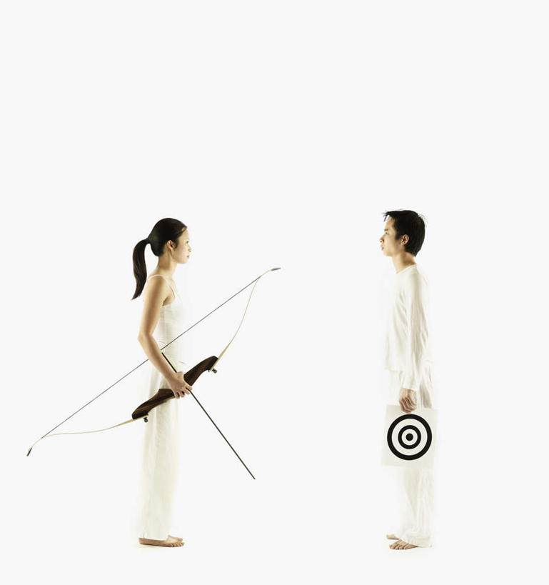 东方人,两个人,站,竖图,室内,白天,白色背景,侧面,爱情,锻炼,快乐,比赛,运动,竞争,射箭,亚洲,握,服装,弓箭,浪漫,拿,拿着,注视,休闲装,黄种人,娱乐,运动器械,相视,衣服,白色,观察,看,站着,休闲,温暖,温馨,面对面,休闲服,靶子,健身器械,恩爱,握着,恋人,摄影,服饰,影棚,观看,对视,和睦,察看,互视,体育运动,关注,箭术,相对,健身器材,相看,体育,射箭运动,男人,男性,年轻男性,年轻女性,女人,女性,亚洲人,情侣,站立,彩图,全身,影棚拍摄,健身,拍摄,伴侣,融洽,运动器材