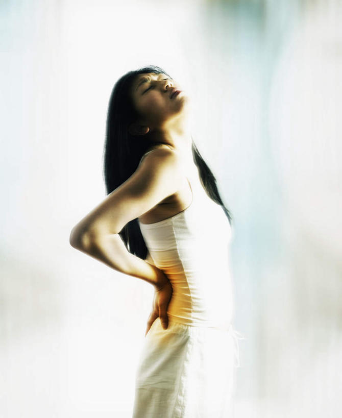 东方人,一个人,站,闭眼,竖图,室内,白天,侧面,吊带,亚洲,仅一个年轻女性,仅一个女性,仅一个人,服装,吊带衫,黄种人,手叉腰,衣服,叉腰,站着,生病,摄影,服饰,影棚,双手叉腰,衣着,穿着,痛苦,衣饰,抱病,年轻女性,女人,女性,亚洲人,闭眼睛,闭着眼,闭着眼睛,抬头,仰头,站立,半身,彩图,影棚拍摄,拍摄