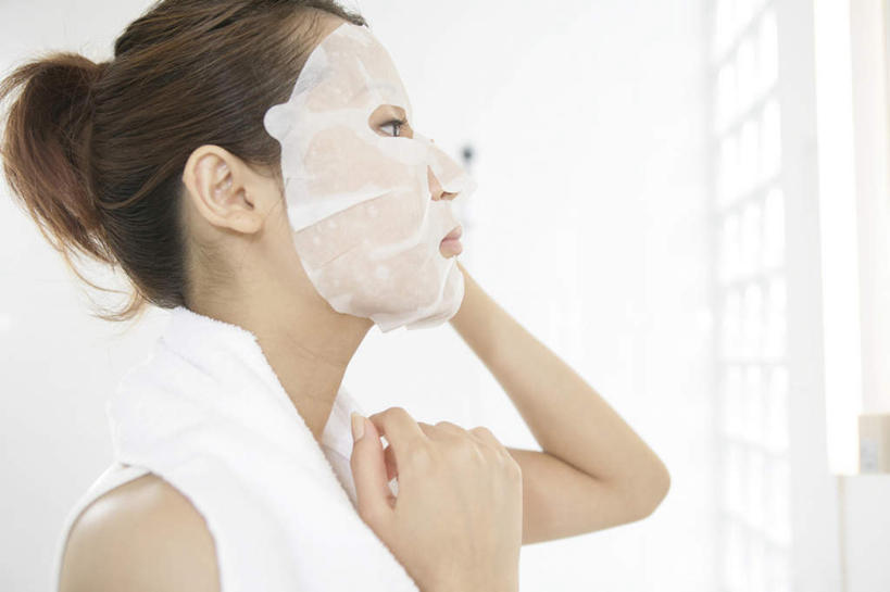 东方人,脸,头,脸颊,头发,一个人,站,摸,横图,室内,特写,白天,侧面,化妆,美容,卫生间,浴室,亚洲,仅一个年轻女性,仅一个女性,仅一个人,一条,抚摸,护肤,阴影,服装,美白,反射,纺织物,影子,墙,棕色,注视,休闲装,黄种人,肩膀,墙壁,墙面,衣服,白色,化妆品,毛巾,观察,看,清洁,站着,保养,享受,休闲,休闲服,面膜,放松,去角质,保健,服饰,观看,保湿,保暖,察看,滋润,护肤品,化妆用品,关注,去死皮,护肤用品,舒缓,透气,养颜,防水,片状,片状面膜,去污,控油,紧肤,嫩肤,祛痘,去痘,祛角质,抗衰,再生,增白,补水,祛斑,抗皱,防皱,除皱,去皱,储水,耐磨,吸水,年轻女性,女人,女性,亚洲人,头部,长发,直发,脸部,脸蛋,面部,淋浴房,触摸,接触,站立,半身,彩图,冲凉房,沐浴间,沐浴室