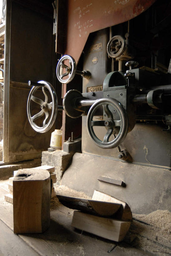 无人,工厂,竖图,室内,白天,正面,机器,金属制品,一排,许多,整齐,金属,木材,很多,木柴,排列,机械,木料,堆,制造,阀门,队列,彩图,工地,制造厂,进气阀,空气阀,排气阀