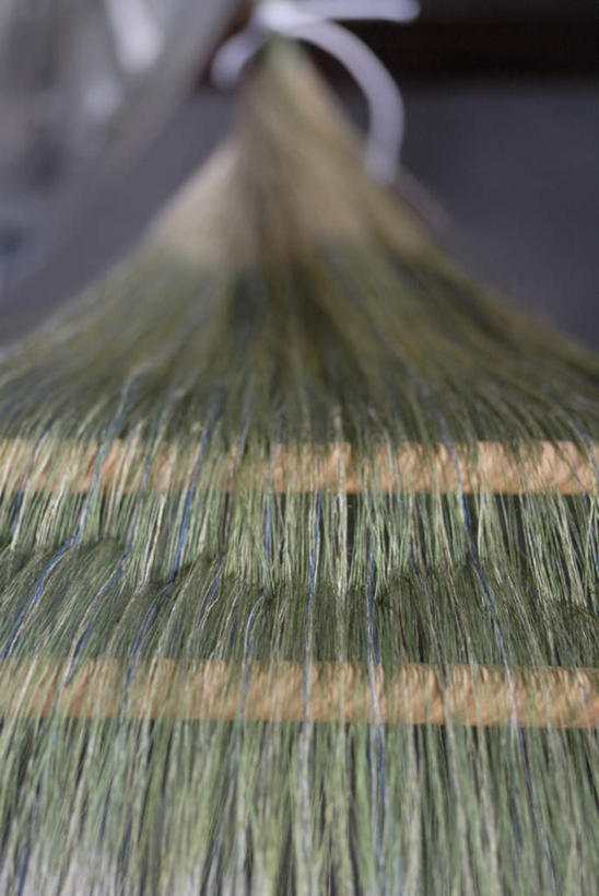 无人,竖图,俯视,室内,特写,白天,静物,许多,朦胧,模糊,编织,蚕丝,织物,很多,纺织,绿色,丝线,彩图,高角度拍摄