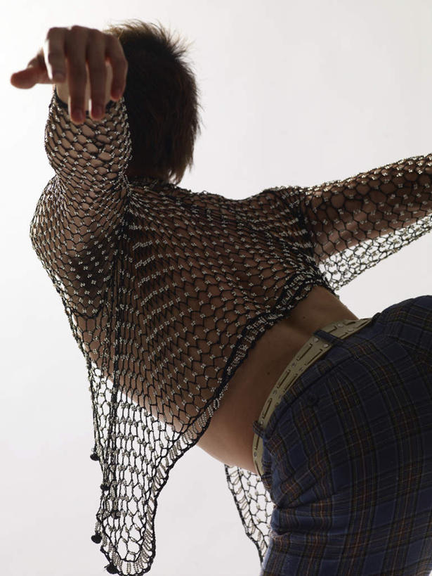 东方人,一个人,跳舞者,伸展双臂,竖图,室内,白天,仰视,跳舞,亚洲,仅一个男性,仅一个人,伸展,灰色背景,裤子,牛仔裤,黄种人,腰带,裸露,仅一个年轻男性,舒展,摄影,影棚,皮带,裸,舞姿,配饰,裤带,男人,男性,年轻男性,亚洲人,舞蹈家,舞蹈演员,舞者,敞开双臂,伸开双臂,展开双肩,张开手臂,张开双臂,半身,彩图,低角度拍摄,影棚拍摄,拍摄,舞蹈