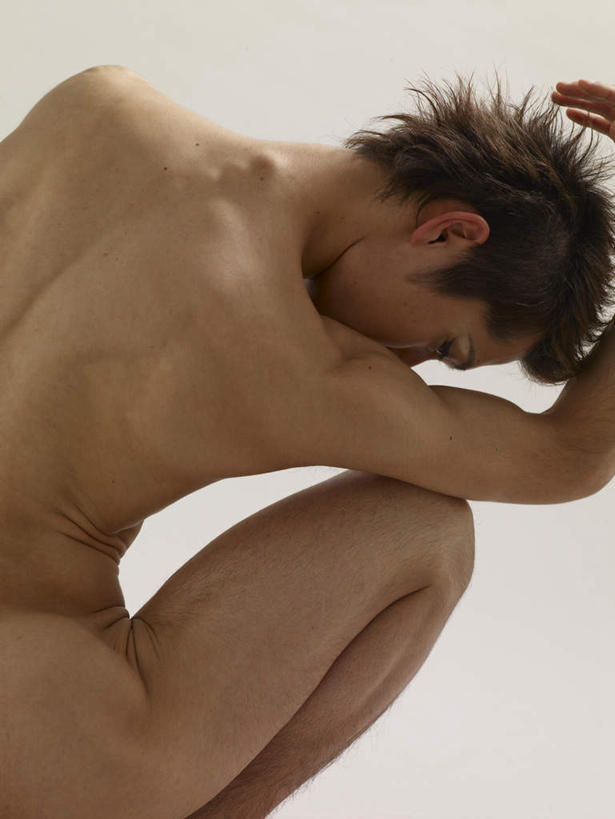 东方人,一个人,蹲,竖图,室内,白天,白色背景,亚洲,仅一个男性,仅一个人,黄种人,裸露,仅一个年轻男性,背面,低头,搭,摄影,影棚,搭着,裸,垂头,男人,男性,年轻男性,亚洲人,蹲着,半身,彩图,影棚拍摄,拍摄