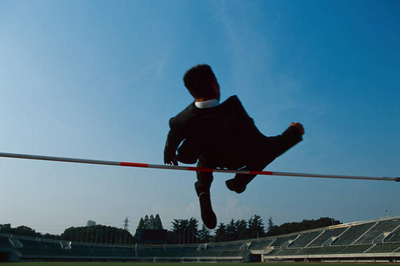 东方人,一个人,商务人士,运动员,商务男性,体育馆,运动场,跳,横图,室外,白天,仰视,衬衫,锻炼,快乐,比赛,运动,竞争,撑杆跳高,草地,草坪,植物,亚洲,仅一个男性,仅一个人,仅一个中年男性,阴影,套装,光线,影子,半空,黄种人,娱乐,体育场,草,蓝色,绿色,蓝天,天空,阳光,天,休闲,田径场,晴朗,体育运动,商务装,工薪阶层,万里无云,运动馆,撑竿跳,撑竿跳高,体育,撑杆跳,男人,男性,中年男性,亚洲人,白领,上班族,晴空,晴空万里,体育运动员,运动选手,跳跃,彩图,低角度拍摄,全身,衬衣,健身
