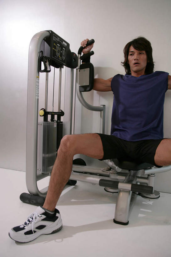 东方人,一个人,健身房,坐,竖图,室内,白天,正面,运动服,锻炼,运动,亚洲,仅一个男性,仅一个人,服装,注视,黄种人,娱乐,运动器械,仅一个年轻男性,衣服,观察,看,享受,休闲,健身器械,放松,服饰,观看,张开双腿,察看,衣着,穿着,关注,健身器材,室内运动,衣饰,展开双腿,男人,男性,年轻男性,亚洲人,坐着,半身,彩图,健身,健身馆,扩胸训练器,胸肌训练器,运动器材,伸展双腿,运动装