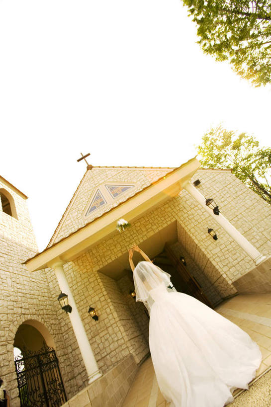 东方人,一个人,新娘,教堂,站,竖图,室外,白天,仰视,婚纱,婚礼,快乐,植物,亚洲,仅一个年轻女性,仅一个女性,仅一个人,头纱,节日,庆祝,结婚,黄种人,文化,树,树木,蓝色,绿色,蓝天,天空,自然,天,祈祷,站着,健康,喜庆,许愿,宗教,信仰,生长,晴朗,成长,纪念,祈求,信念,万里无云,平安,年轻女性,女人,女性,亚洲人,晴空,晴空万里,站立,彩图,低角度拍摄,全身,婚礼服,礼服,高兴,大教堂,礼拜堂,婚礼头纱