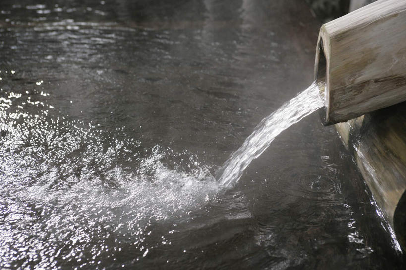 无人,横图,俯视,室外,特写,白天,水,温泉,雾,阴影,波纹,飞溅,沸腾,朦胧,模糊,溅,反射,蒸汽,液体,影子,水滴,涟漪,水蒸气,雾气,水珠,水纹,波浪,温暖,泉水,温和,波光粼粼,气体,喷洒,水晕,蒸发,地热,彩图,高角度拍摄