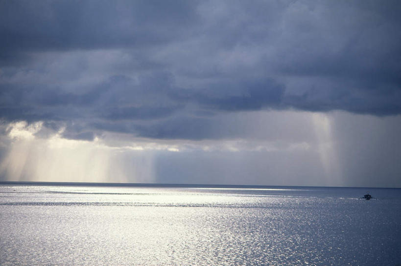 无人,横图,室外,白天,正面,旅游,度假,海浪,海洋,美景,梦幻,发光,光束,景观,浪花,水平线,乌云,云,阴天,云朵,辽阔,光亮,海平线,云彩,娱乐,蓝色,蓝天,天空,自然,海水,天,享受,休闲,广阔,景色,放松,一望无际,昏暗,未来,阴沉,发亮,自然风光,海景,憧憬,无边无际,一马平川,高积云,大海,风浪,海,海水的波动,近岸浪,涌浪,彩图,水天相接,水天一线