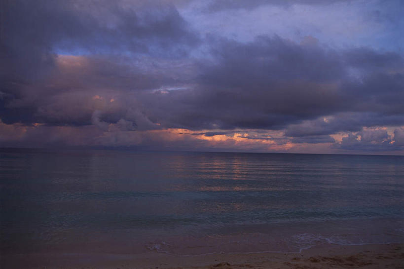 无人,横图,室外,白天,正面,旅游,度假,日出,海浪,海洋,美景,太阳,阴影,光线,影子,景观,浪花,水平线,乌云,云,阴天,云朵,辽阔,朝霞,晨曦,海平线,黎明,云彩,娱乐,天空,阳光,自然,海水,天,享受,休闲,广阔,景色,放松,一望无际,昏暗,阴沉,自然风光,海景,无边无际,一马平川,高积云,大海,风浪,海,海水的波动,近岸浪,涌浪,朝阳,彩图,破晓,水天相接,水天一线