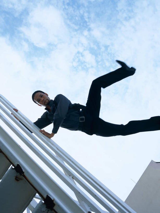 东方人,一个人,家,跳,竖图,室外,白天,仰视,亚洲,仅一个男性,仅一个人,仅一个中年男性,阴影,服装,光线,影子,房屋,屋子,云,云朵,半空,云彩,注视,休闲装,黄种人,楼房,住宅,衣服,蓝色,白云,蓝天,天空,阳光,天,扶,观察,看,休闲,休闲服,服饰,晴朗,观看,犯罪,察看,扶着,罪犯,关注,逃跑,男人,男性,中年男性,亚洲人,晴空,跳跃,彩图,低角度拍摄,全身,房子