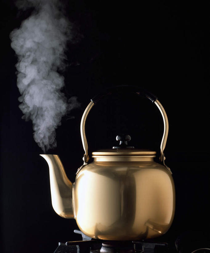 无人,竖图,室内,特写,白天,正面,雾,静物,金属制品,沸腾,黑色背景,金属,蒸汽,壶,银色,水蒸气,水壶,一个,茶壶,容器,摄影,影棚,单个,蒸发,彩图,影棚拍摄,拍摄