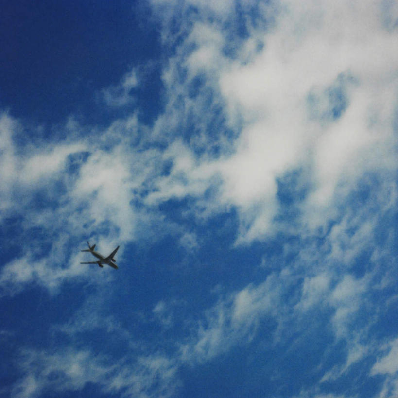 无人,方图,室外,白天,仰视,旅游,度假,美景,飞机,飞翔,阴影,飞行,光线,影子,景观,云,云朵,交通,翱翔,云彩,娱乐,航空,飞,蓝色,白云,蓝天,天空,阳光,自然,交通工具,天,享受,休闲,景色,放松,运输,一架,晴朗,航行,客机,自然风光,载具,晴空,彩图,低角度拍摄