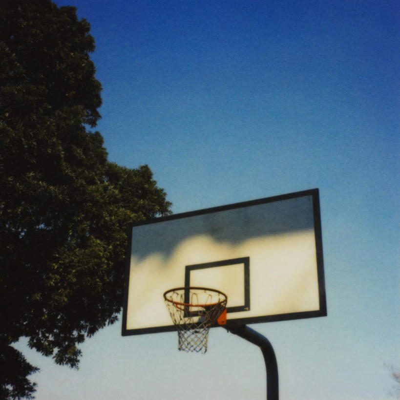 无人,体育馆,运动场,方图,室外,白天,仰视,锻炼,度假,运动,美景,植物,城市风光,城市,阴影,光线,篮筐,篮球架,影子,景观,娱乐,运动器械,体育场,树,树木,蓝色,绿色,蓝天,天空,阳光,自然,天,享受,休闲,健身器械,景色,放松,生长,晴朗,成长,健身器材,万里无云,运动馆,体育,晴空,晴空万里,彩图,低角度拍摄,健身,运动器材