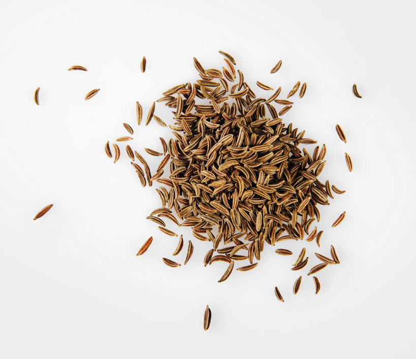 无人,横图,俯视,室内,特写,白天,白色背景,桌面,桌子,一堆,许多,阴影,堆叠,堆积,反射,木制,影子,调味,香料,佐料,很多,木制品,摄影,影棚,堆,葛缕子,配料,作料,彩图,高角度拍摄,影棚拍摄,拍摄