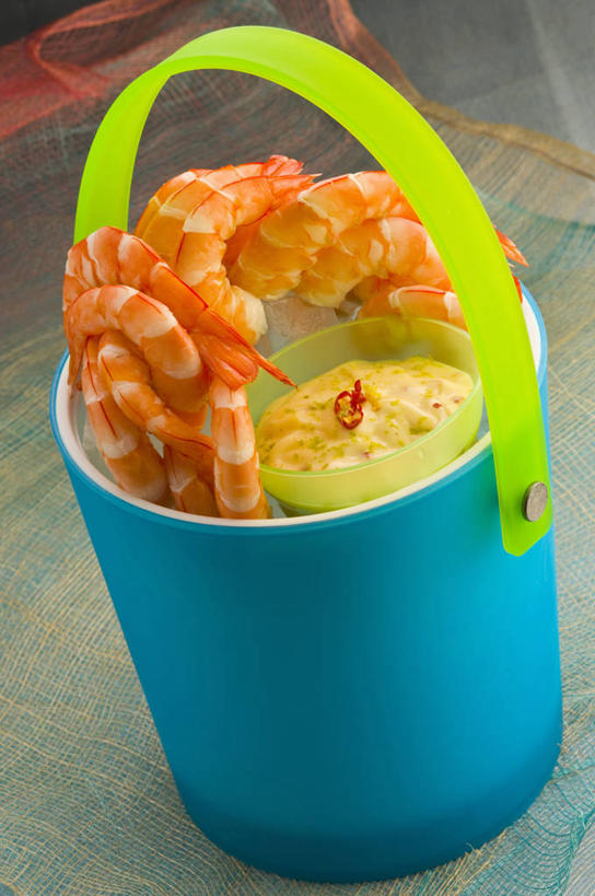 无人,竖图,俯视,室内,特写,白天,餐桌,桌子,一堆,许多,阴影,堆叠,堆积,反射,铁桶,桶,影子,虾,大虾,一个,容器,果酱,摄影,影棚,对虾,单个,餐台,储藏,堆,储存,芒果酱,斑节虾,果子酱,东方对虾,中国对虾,彩图,高角度拍摄,影棚拍摄,拍摄,贮存