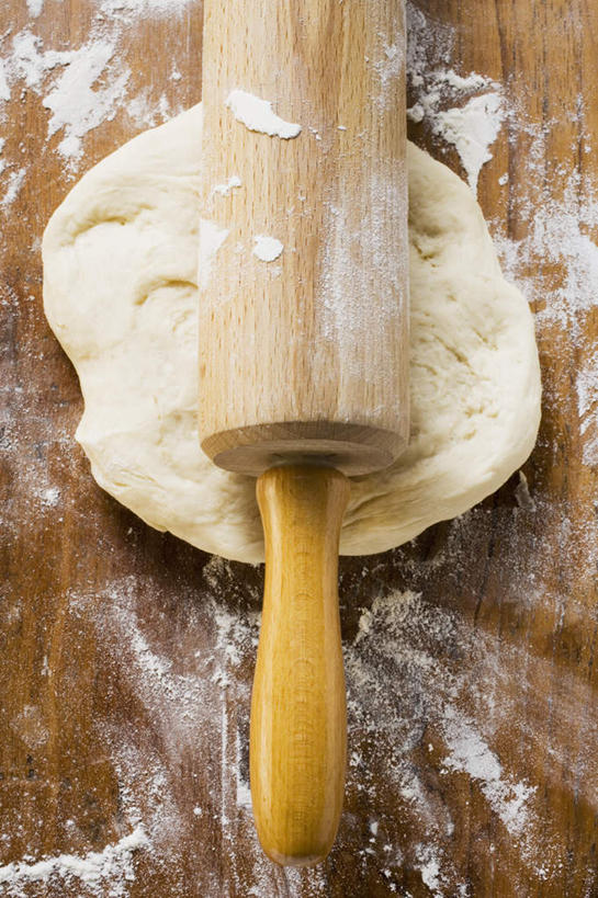 无人,竖图,俯视,室内,特写,白天,烹饪,桌面,桌子,厨具,阴影,反射,木制,粉末,擀面杖,影子,面粉,面团,粮食,一个,木制品,粉,摄影,影棚,单个,农产品,烹饪用具,原材料,粉状,烹调用具,烹调,彩图,高角度拍摄,影棚拍摄,拍摄