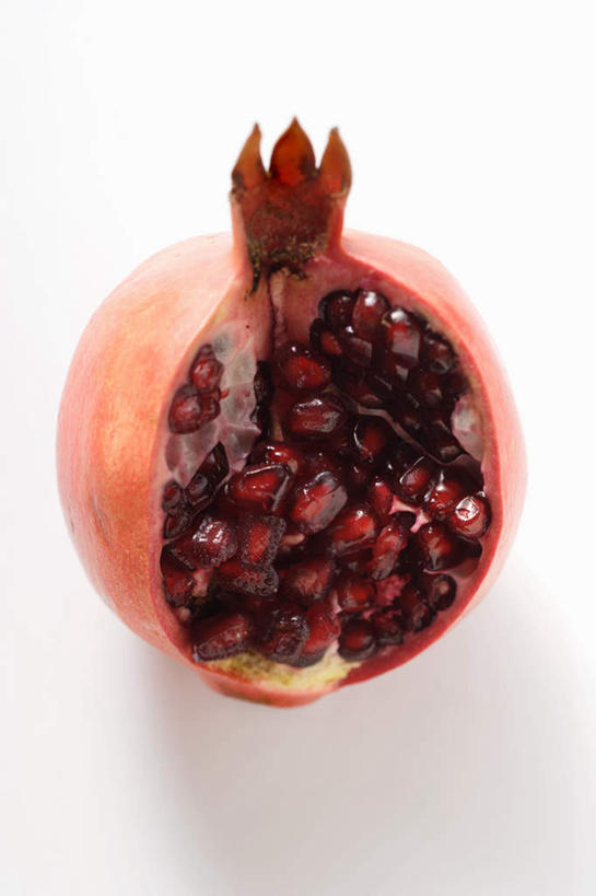 无人,竖图,俯视,室内,特写,白天,白色背景,餐桌,桌子,石榴,水果,阴影,新鲜,反射,影子,生食,食品,果实,食物,一个,摄影,有机食品,绿色食品,影棚,单个,餐台,石榴籽,涂林,若榴,金罂,金庞,丹若,安石榴,彩图,高角度拍摄,影棚拍摄,拍摄
