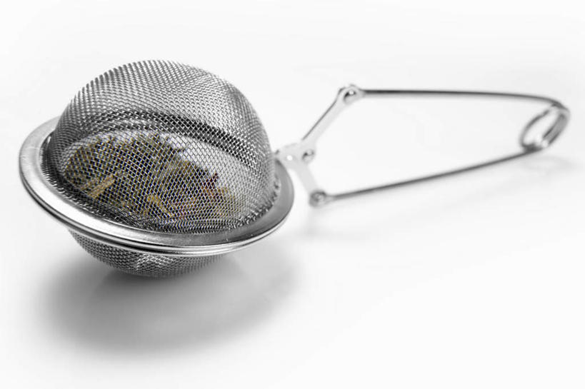 无人,横图,俯视,室内,特写,白天,白色背景,幸福,餐桌,茶,桌子,一堆,阴影,堆叠,堆积,反射,滤器,影子,勺子,茶叶,娱乐,一个,享受,休闲,温馨,放松,乐趣,摄影,影棚,单个,餐台,堆,提神,舒适,醒脑,漏勺,滤茶器,彩图,高角度拍摄,影棚拍摄,拍摄