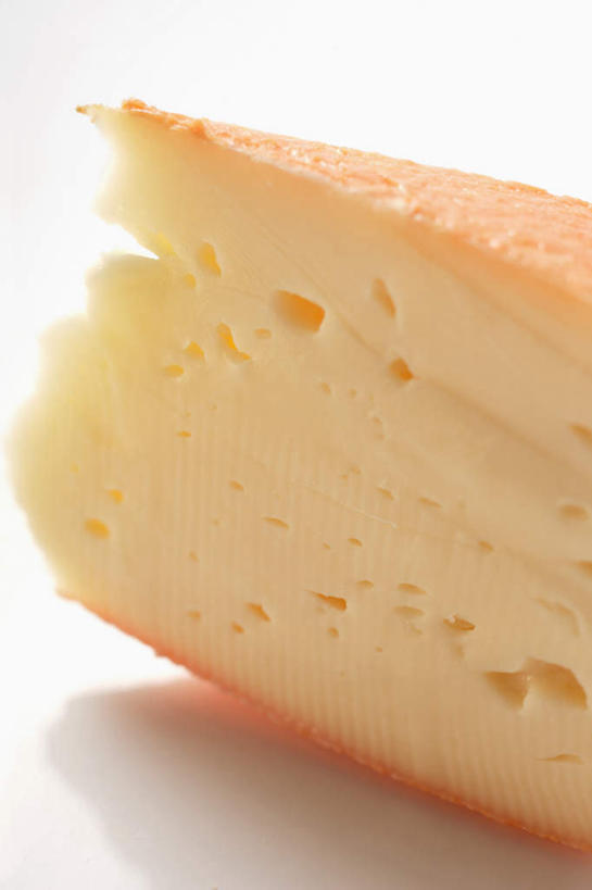 奶酪,无人,竖图,室内,特写,白天,白色背景,正面,一块,阴影,反射,影子,干酪,起司,芝士,营养,乳酪,摄影,影棚,乳制品,发酵,彩图,影棚拍摄,拍摄