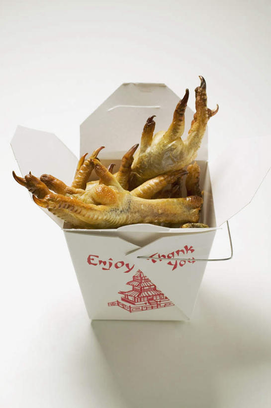 无人,竖图,俯视,室内,特写,白天,白色背景,烹饪,西餐,一堆,许多,阴影,堆叠,堆积,反射,英文,标志,文字,影子,纸盒,字符,字母,鸡肉,肉,油炸,料理,食品,标识,菜肴,美食,肉类,盒子,食物,一个,包装盒,西式,摄影,佳肴,影棚,单个,堆,英文字母,鸡爪,肉食,彩图,高角度拍摄,影棚拍摄,拍摄