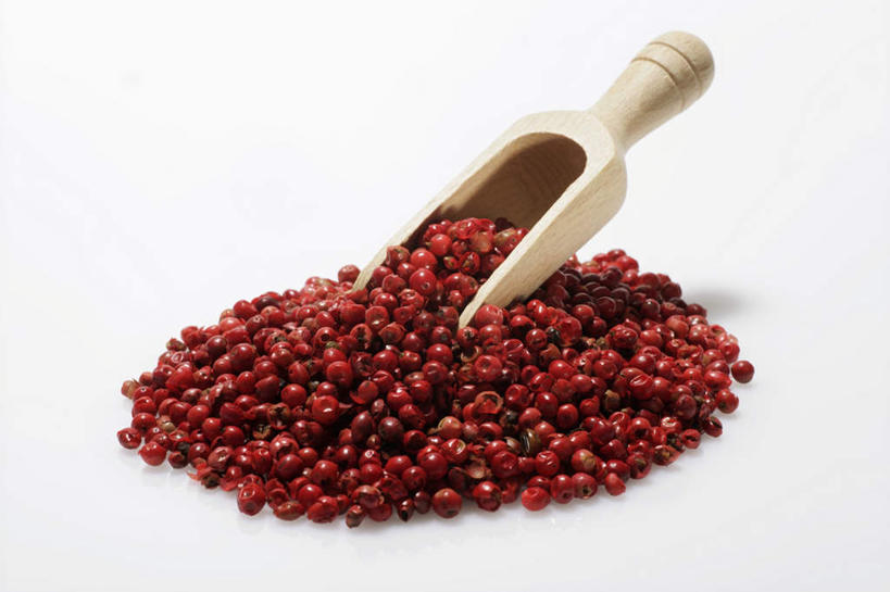 无人,横图,俯视,室内,特写,白天,白色背景,餐桌,桌子,一堆,许多,阴影,堆叠,堆积,反射,木制,铲子,影子,调料,调味,香料,佐料,调味品,调味料,红色,木制品,摄影,影棚,餐台,堆,配料,作料,红胡椒,胡椒,彩图,高角度拍摄,影棚拍摄,拍摄