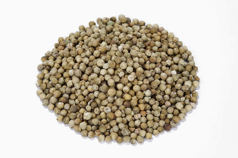 无人,横图,俯视,室内,特写,白天,白色背景,餐桌,桌子,一堆,许多,阴影,堆叠,堆积,反射,影子,调料,调味,香料,佐料,调味品,调味料,摄影,影棚,餐台,堆,绿胡椒,配料,作料,胡椒,彩图,高角度拍摄,影棚拍摄,拍摄