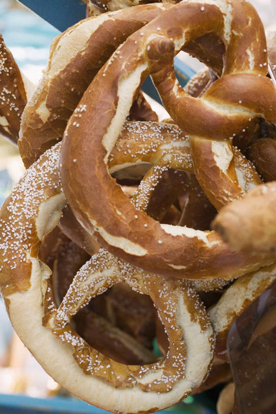 点心,无人,竖图,俯视,室内,特写,白天,餐桌,桌子,一堆,许多,阴影,堆叠,堆积,反射,影子,食品,曲奇,食物,饼干,零食,餐台,堆,曲奇饼,曲奇饼干,彩图,高角度拍摄