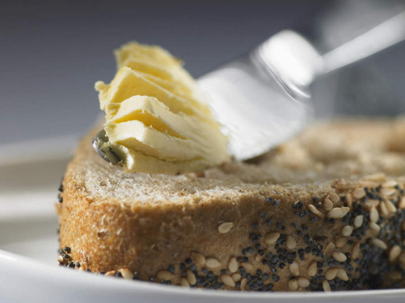 点心,面包,无人,横图,俯视,室内,特写,白天,烹饪,杏仁,餐具,一把,朦胧,模糊,碟子,工具,盘,芝麻,料理,美味,食品,面点,刀具,餐盘,美食,食物,糕点,盘子,碟,刀,佳肴,黄油刀,脂麻,胡麻,白麻,巨胜子,油麻,杏子,杏梅仁,杏核仁,木落子,苦杏仁,彩图,高角度拍摄