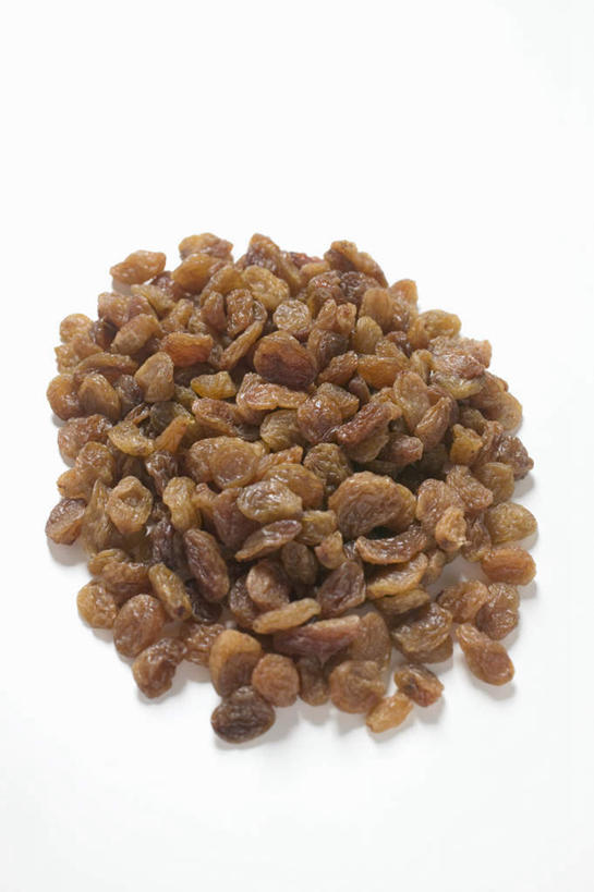 无人,竖图,俯视,室内,特写,白天,白色背景,葡萄,一堆,许多,大量,堆叠,堆积,葡萄干,摄影,影棚,堆,山葫芦,蒲桃,草龙珠,彩图,高角度拍摄,影棚拍摄,拍摄