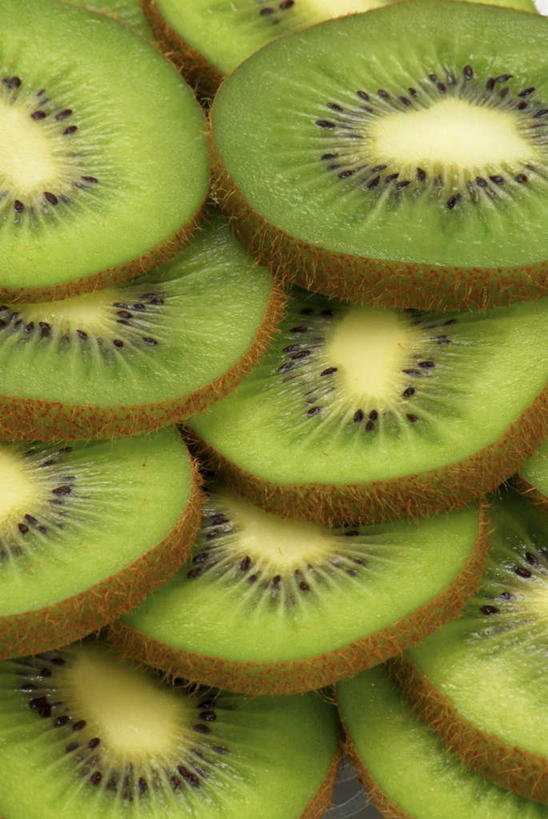 无人,竖图,俯视,室内,特写,白天,梨,猕猴桃,水果,切开,新鲜,纹路,纹理,生食,食品,果实,食物,绿色,切,香梨,有机食品,绿色食品,剖面,切面,肌理,生梨,奇异果,猕猴梨,彩图,高角度拍摄