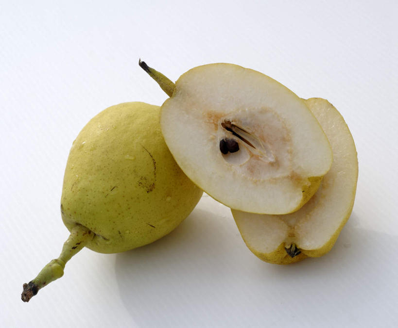 无人,横图,俯视,室内,特写,白天,白色背景,梨,水果,切开,新鲜,生食,食品,果实,食物,切,香梨,摄影,有机食品,绿色食品,影棚,剖面,切面,生梨,彩图,高角度拍摄,影棚拍摄,拍摄