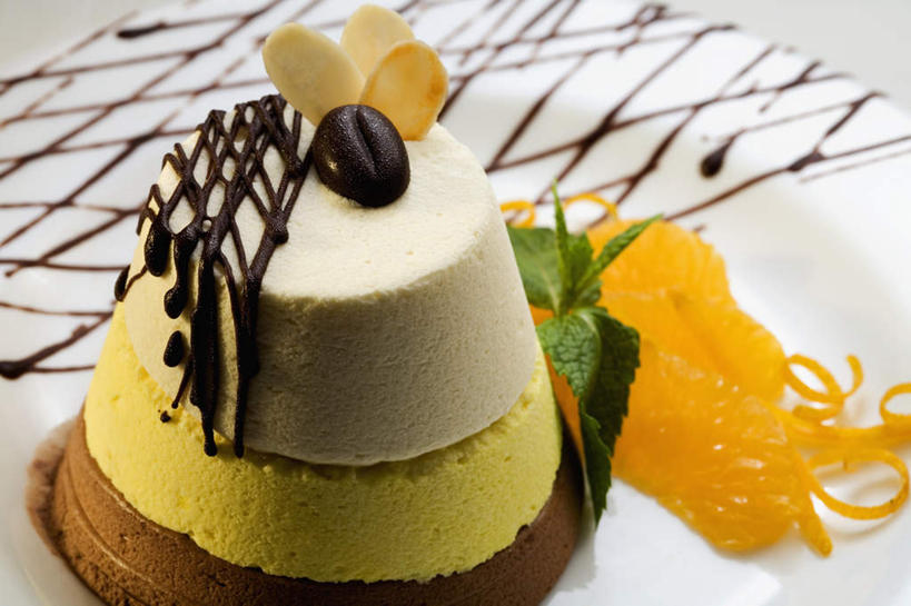 点心,无人,横图,俯视,室内,特写,白天,白色背景,餐具,朦胧,模糊,碟子,盘,食品,糖,糖果,甜点,甜品,慕斯蛋糕,食物,盘子,碟,甜食,零食,巧克力,摄影,影棚,朱古力,慕斯,彩图,高角度拍摄,影棚拍摄,拍摄