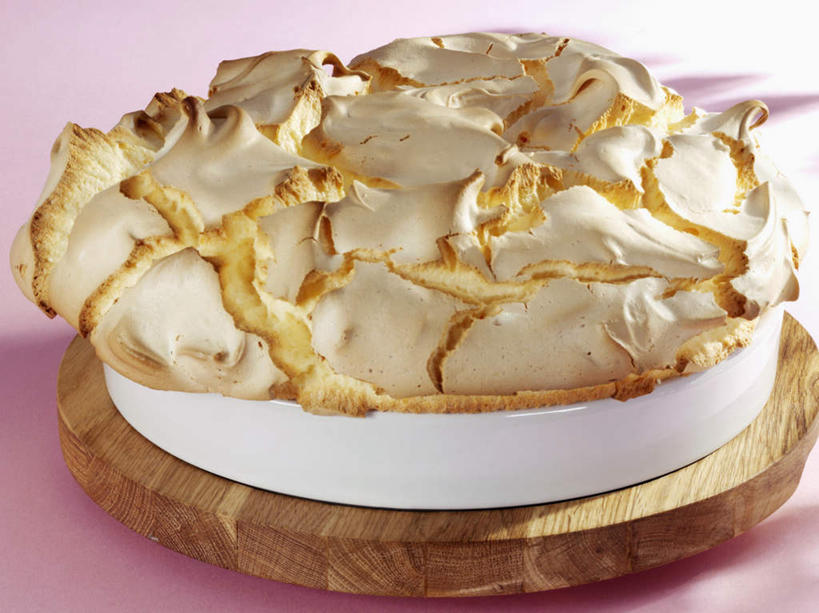 点心,无人,横图,俯视,室内,特写,白天,下午茶,餐桌,桌子,一块,阴影,粉色背景,反射,木制,影子,食品,案板,砧板,食物,糕点,木制品,摄影,影棚,餐台,奶酥,彩图,高角度拍摄,影棚拍摄,拍摄,蛋糕