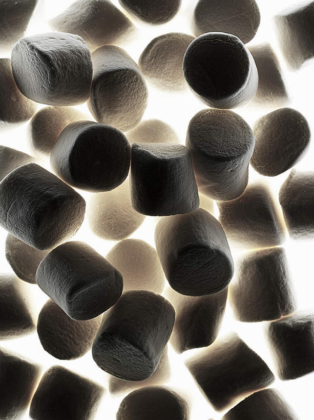 无人,竖图,俯视,室内,特写,白天,白色背景,植物,餐桌,桌子,一堆,许多,阴影,堆叠,堆积,反射,影子,草药,药草,中药,摄影,影棚,餐台,堆,止咳,药材,中草药,药蜀葵,中药材,本草,解毒,利尿,消炎,彩图,高角度拍摄,影棚拍摄,拍摄,散寒