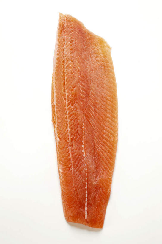 三文鱼,无人,竖图,俯视,室内,特写,白天,白色背景,餐桌,桌面,桌子,鲑鱼,一块,切开,阴影,反射,影子,食品,食物,红色,切,摄影,影棚,餐台,熏肉,大马哈鱼,剖面,切面,撒蒙鱼,萨门鱼,冰海之皇,鲑,马哈鱼,麻哈鱼,大麻哈鱼,彩图,高角度拍摄,影棚拍摄,拍摄