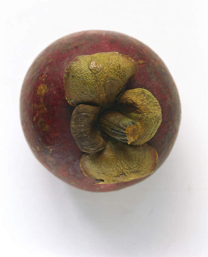 无人,竖图,俯视,室内,特写,白天,白色背景,餐桌,桌子,水果,阴影,新鲜,反射,影子,生食,食品,果实,食物,一个,红色,摄影,有机食品,绿色食品,影棚,单个,餐台,山竹果,山竹,莽吉柿,山竹子,山竺,彩图,高角度拍摄,影棚拍摄,拍摄