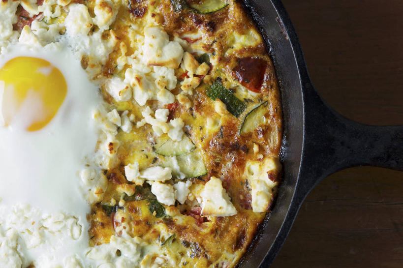 无人,横图,俯视,室内,特写,白天,烹饪,西餐,蔬菜,餐具,厨具,金属制品,一堆,许多,阴影,堆叠,堆积,新鲜,反射,金属,碟子,锅子,盘,影子,蛋,蛋黄,鸡蛋,料理,食品,锅,菜肴,美食,食物,盘子,碟,西式,佳肴,有机食品,绿色食品,煎锅,锅具,堆,蛋饼,烹饪用具,草鸡蛋,卵,烹调用具,烹调,彩图,高角度拍摄,菜肉煎蛋饼