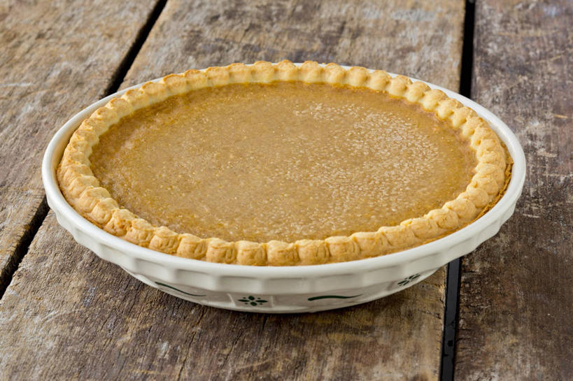 面食,无人,横图,俯视,室内,特写,白天,烹饪,西餐,桌面,桌子,餐具,阴影,反射,木制,碟子,盘,影子,料理,食品,面点,菜肴,美食,食物,盘子,木制品,碟,西式,佳肴,派,南瓜派,彩图,高角度拍摄