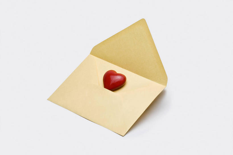 无人,横图,室内,特写,白天,白色背景,正面,爱情,静物,阴影,爱心,反射,传递,信息,影子,邮件,浪漫,联系,一个,红色,温暖,温馨,心形,恩爱,联络,邮递,通信,摄影,影棚,单个,信件,和睦,邮政,一封,心型,彩图,影棚拍摄,拍摄,融洽