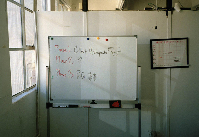 无人,办公室,横图,室内,白天,正面,窗户,阴影,反射,英文,笔,标志,文字,影子,字符,字母,墙,办公用品,标识,玻璃窗,墙壁,墙面,文具,白色,白板,记号笔,学习用品,英文字母,马克笔,麦克笔,文具用品,记录板,记事板,彩图