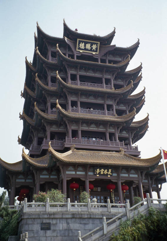 无人,寺庙,栏杆,竖图,室外,白天,仰视,旅游,度假,名胜古迹,植物,楼梯,标志建筑,地标,建筑,武汉,中国,亚洲,遗迹,扶手,阶梯,塔,古迹,文物,娱乐,建设,古建筑,宝塔,护栏,台阶,树,树木,绿色,自然,庙宇,享受,休闲,旅游胜地,放松,生长,成长,古文明,东亚,湖北,湖北省,黄鹤楼,武昌区,武汉市,武昌,中华人民共和国,省会,华中地区,鄂,浮图,浮屠,彩图,低角度拍摄,庙,寺,黄鹄山,蛇山