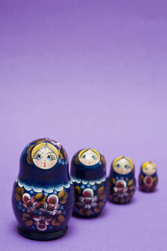 无人,竖图,室内,特写,白天,正面,爱情,游戏,静物,玩具,一排,紫色背景,艺术,整齐,木制,玩,文化,娱乐,排列,木制品,四个,休闲,益智,摄影,影棚,活动,空心,队列,发泄,消遣,智力,亲情,套娃,俄罗斯套娃,宣泄,思念,玩耍,嬉戏,彩图,影棚拍摄,拍摄,俄罗斯文化