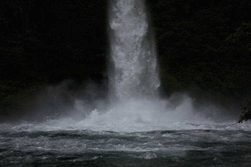 无人,横图,室外,白天,正面,旅游,度假,河流,美景,瀑布,水,飞溅,溅,液体,河水,景观,水滴,水流,娱乐,水珠,小溪,自然,溪水,享受,休闲,景色,南美,放松,南美洲,拉丁美洲,喷洒,自然风光,美洲,亚美利加洲,南亚美利加洲,巴塔哥尼亚高原,巴塔哥尼亚,跌水,彩图