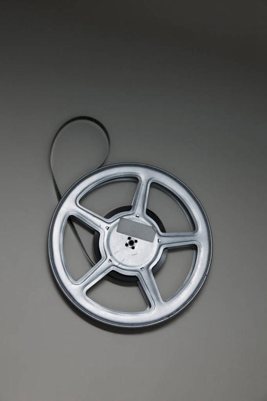 无人,竖图,俯视,照片,室内,特写,白天,静物,阴影,灰色背景,反射,圆形,图形,影子,圆,几何,摄影,影棚,卷轴,底片,数学,胶片,相片,彩图,高角度拍摄,影棚拍摄,拍摄,照相,几何图形,平面图形,片子,带轴,轴杆,胶卷,电影