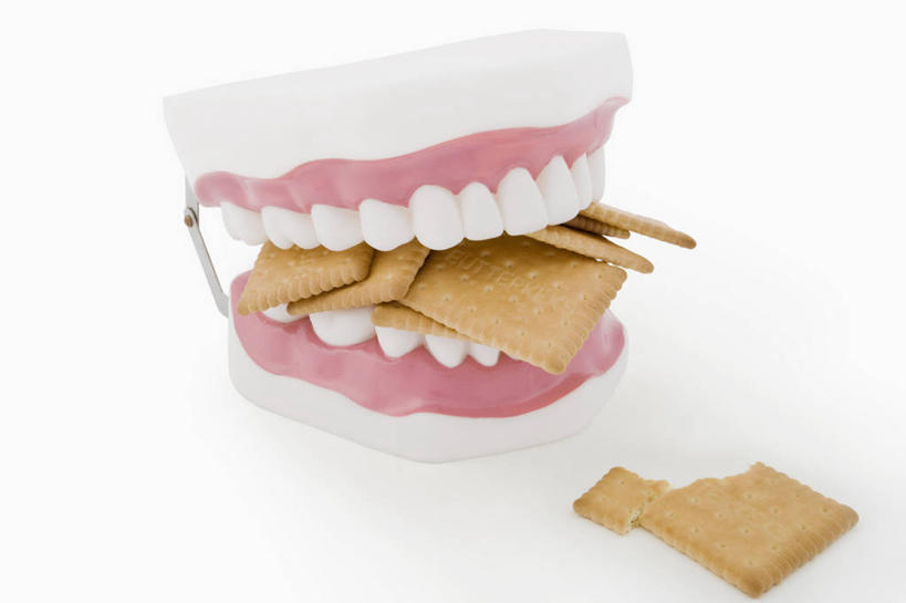 点心,牙齿,无人,横图,室内,特写,白天,白色背景,正面,许多,咬,阴影,反射,影子,食品,曲奇,很多,食物,粉色,白色,饼干,零食,摄影,影棚,咬着,假牙,曲奇饼,曲奇饼干,活动假牙,义齿,齿,牙,牙龈,彩图,影棚拍摄,拍摄