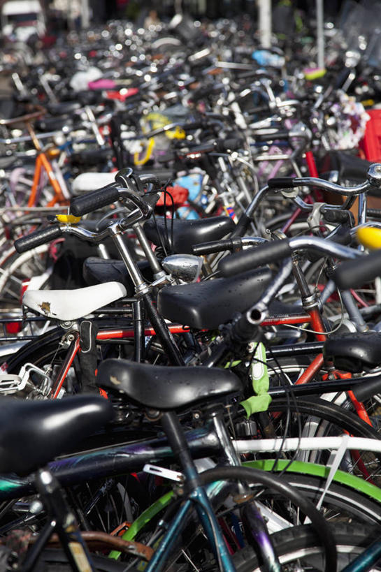 无人,停车场,竖图,俯视,室外,白天,度假,美景,城市风光,城市,自行车,欧洲,荷兰,一排,许多,阴影,整齐,光线,影子,景观,首都,很多,娱乐,车,脚踏车,排列,阳光,交通工具,享受,休闲,景色,放松,西欧,队列,载具,阿姆斯特丹,荷兰王国,尼德兰王国,北荷兰省,彩图,高角度拍摄,泊车场