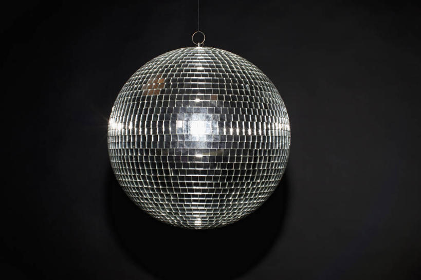 无人,横图,彩色,室内,特写,白天,正面,静物,照明,黑色背景,灯光,灯,一个,灯具,摄影,影棚,单个,照亮,照明设备,迪斯科球,迪斯科灯,镜面球,镜球,舞厅球,彩图,影棚拍摄,拍摄