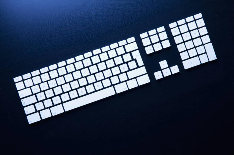 无人,横图,俯视,室内,特写,白天,键盘,静物,阴影,黑色背景,反射,英文,标志,文字,影子,字符,字母,输入设备,通讯设备,标识,一个,摄影,影棚,单个,英文字母,通信设备,彩图,高角度拍摄,影棚拍摄,拍摄